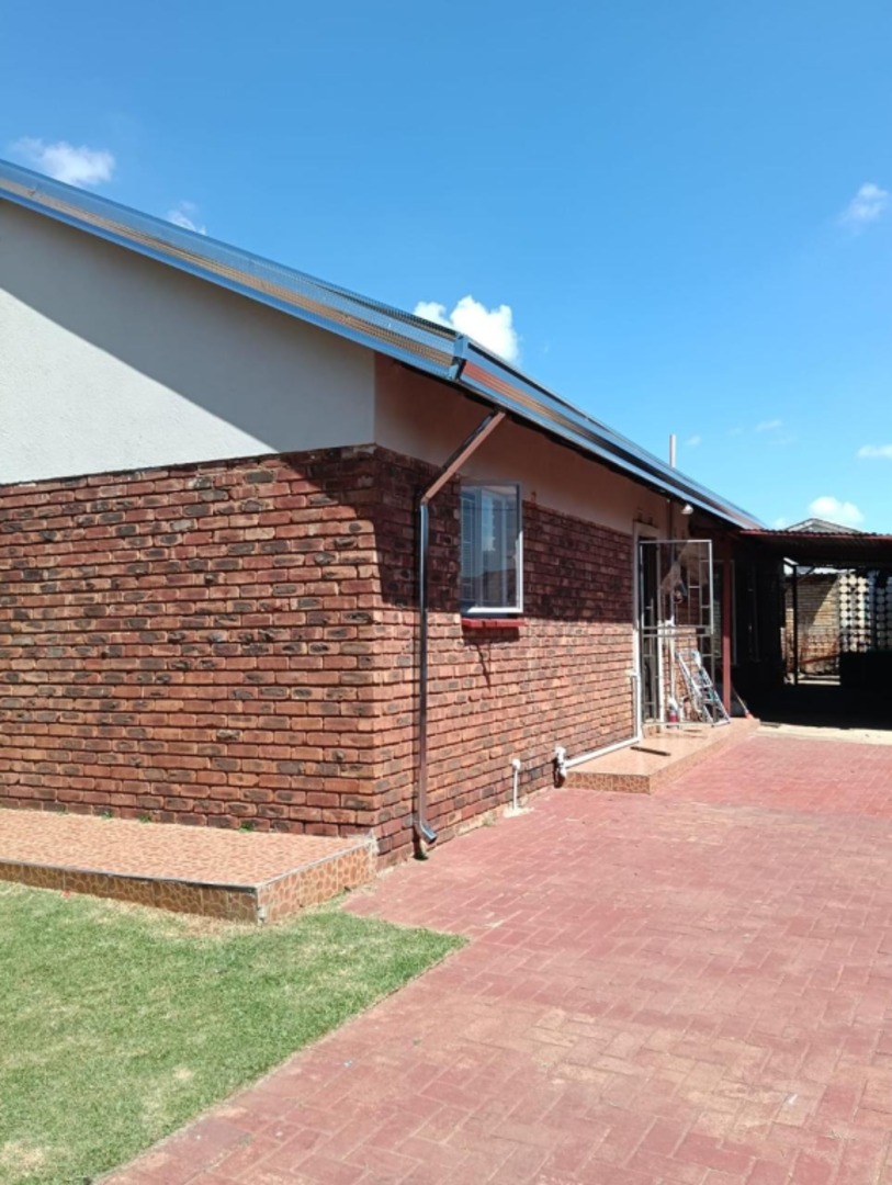 3 Bedroom Property for Sale in Ikageng North West
